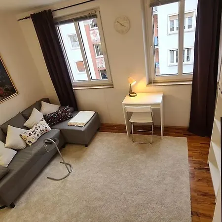 Cozy Right Next To The Castel *
