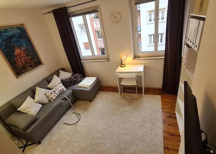 Cozy Right Next To The Castel *