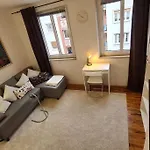 Cozy Right Next To The Castel *